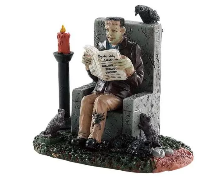 Lemax 82570 - Monster Reading Spooky News - Spooky Town Figurines